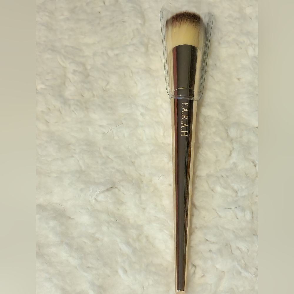 ***READ*** F.A.R.A.H. Flat Foundation Brush 615F